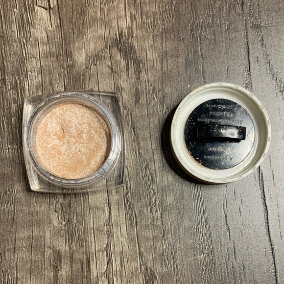 2 for $16 - L’Oreal Paris - Infallible 24 hr Eyeshadow - Hourglass Beige - Picture 4 of 8